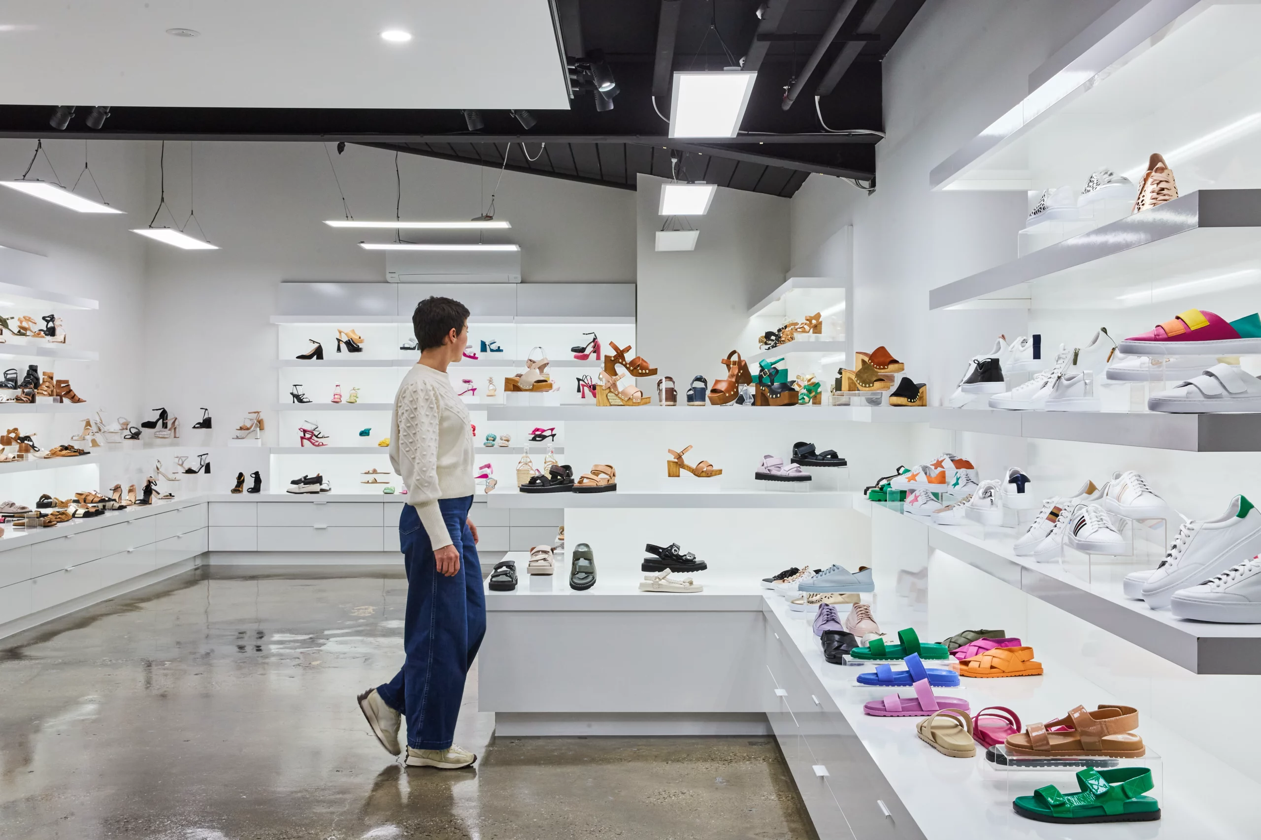 Munro Footwear Group Achieves Accuracy and Speed with Cloud Labeling by Loftware