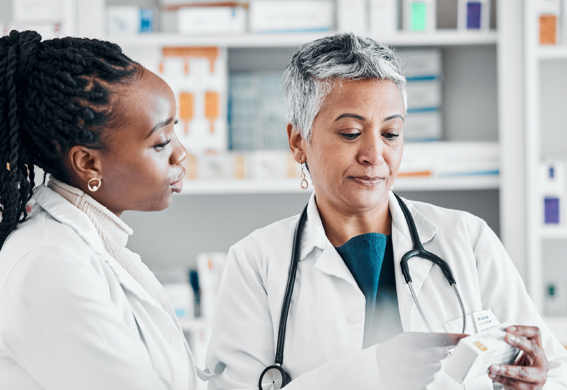pharma-women-working