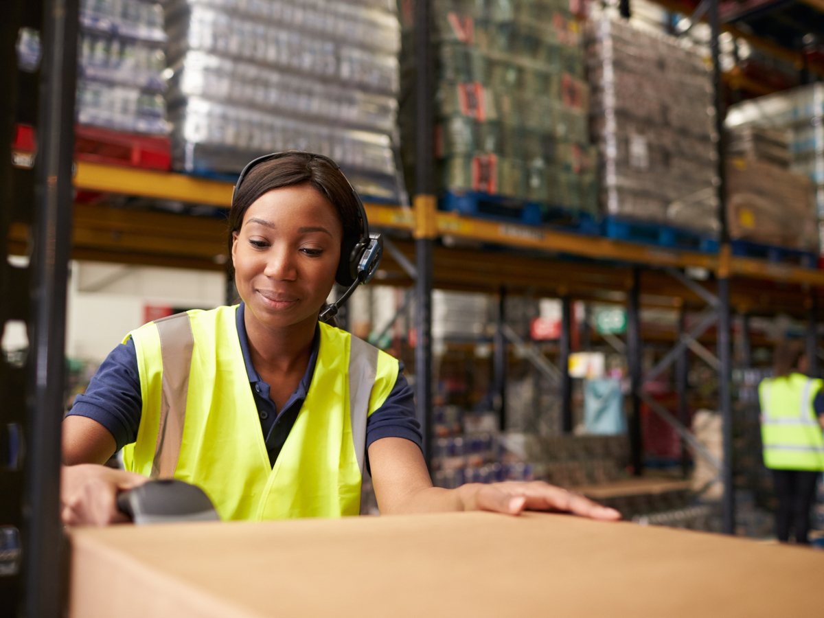 warehouse-woman-using-a-barcode-reader (1)
